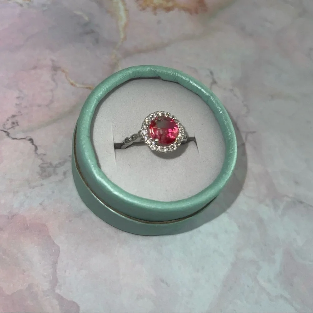 RBP2856 Main Stone: Lab Created Pink Ombre Crystal Matérials: Rhodium Plate Sz 9